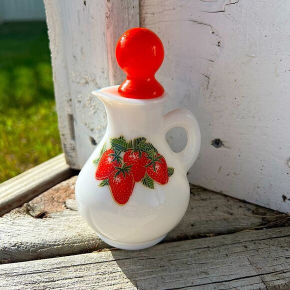 Vintage Avon Strawberries and Cream Bath Foam Milk Glass Bottle Empty - Picture 1 of 10